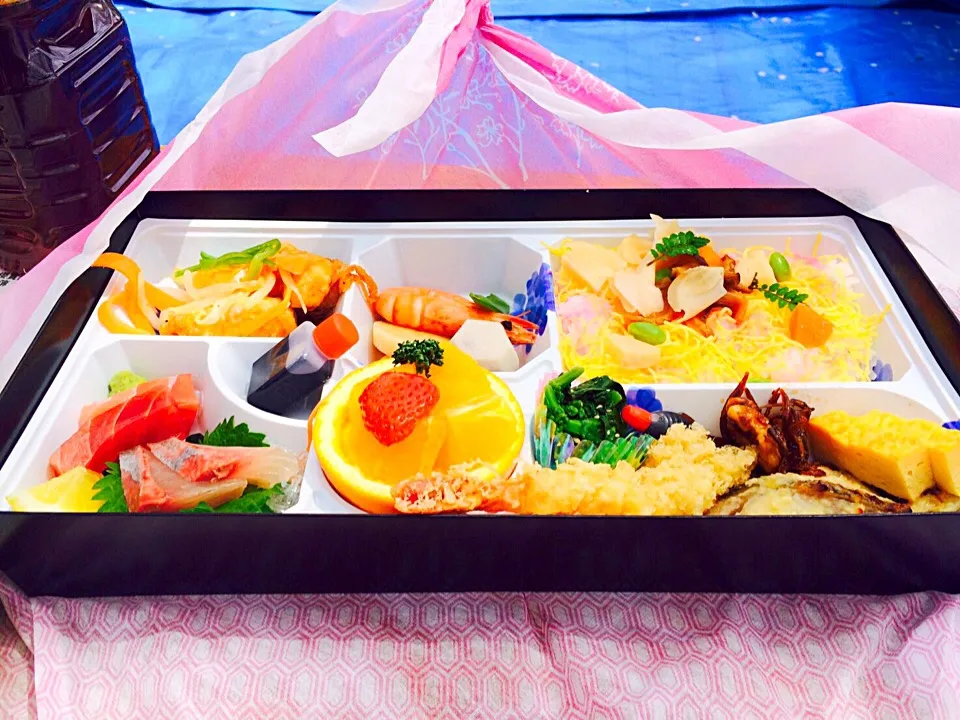 花見弁当|Food is lifeさん