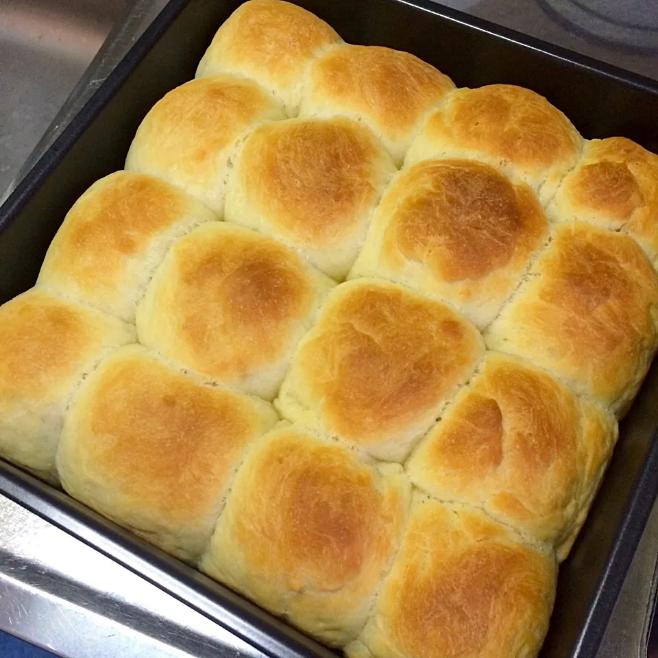 感動♡

簡単にパンが作れるのね*\(^o^)/*
半分はノーマルで、半分はチョコ入り✨

焼き立てうまーい😂❤️|えりえいたさん