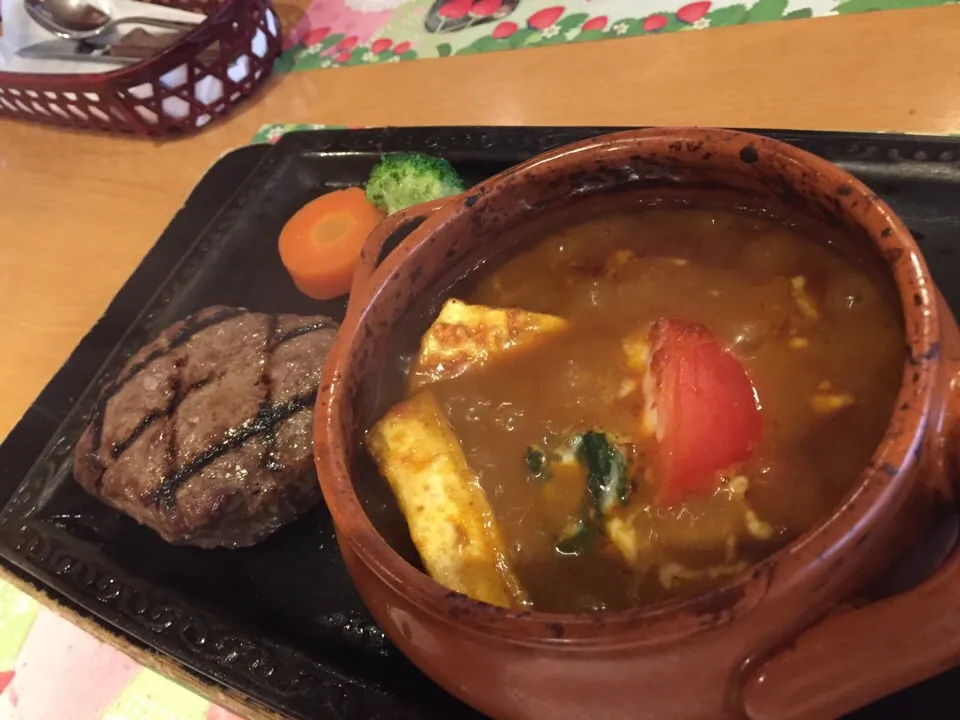 ハンバーグと焼き野菜カレー・ライス🍛|まさとさん