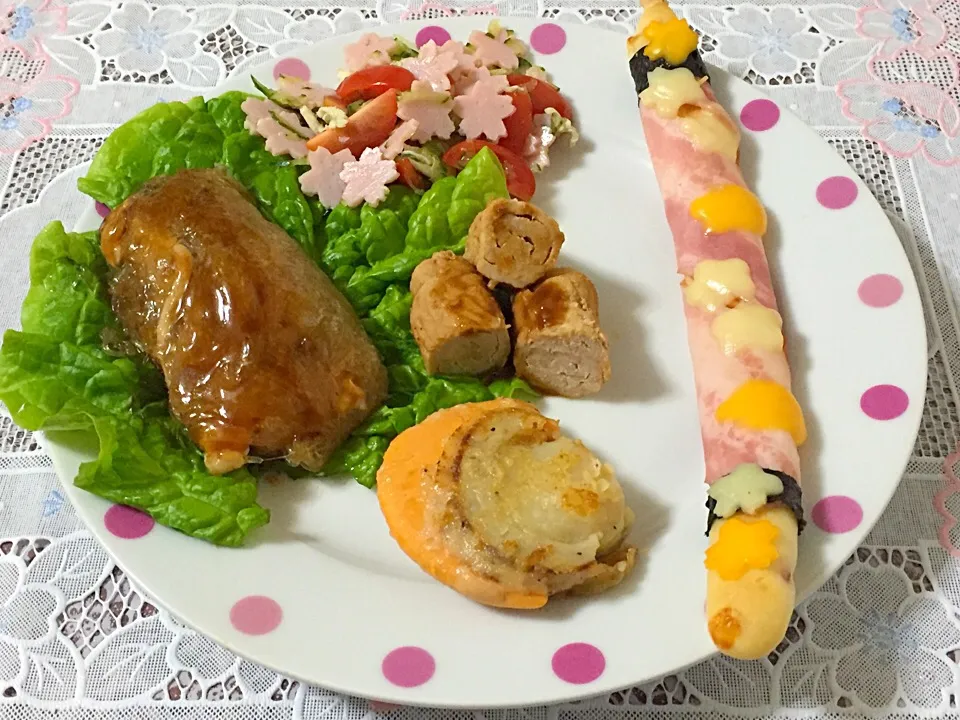 🌺生春巻きの麻婆春雨巻き🌺肉巻🌺
ベーコン巻きスティック🌺ホタテのバター焼き🌺トマトとハムのサラダ🌺|Kii mamaさん