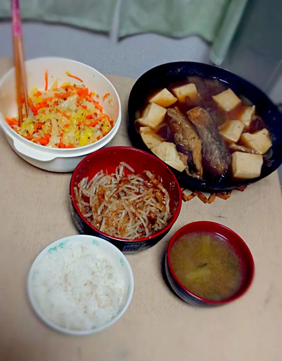 魚の煮付け
キャベツと人参の温野菜サラダ
もやしの鰹節和え
味噌汁|時雨さん