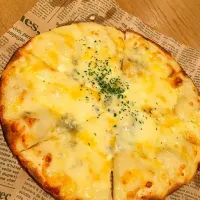 チーズのパリパリピザ🍕|かこさん