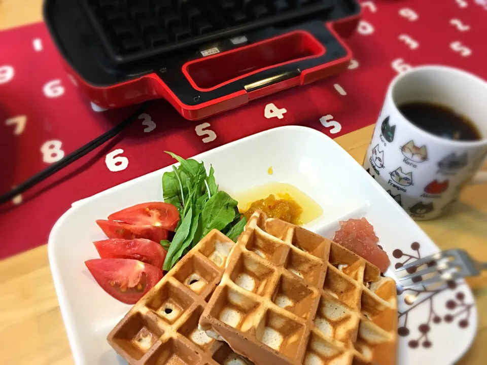 週末ブランチ🍴ワッフルに自家製ジャムを添えて💕|こぐまさん