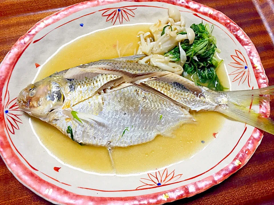 7歳の息子が釣り上げた魚（アシチン沖縄名）のマース煮（塩煮）です。|せいりょうさん