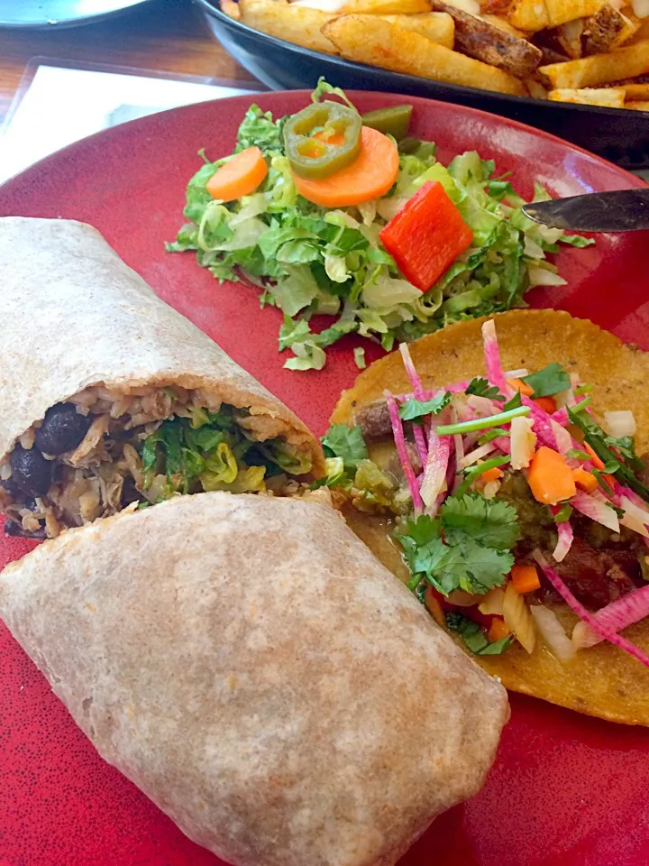 Burrito con pollo w/ beef tongue taco @ El Cortijo, 4/9/16|Morcone Girlsさん