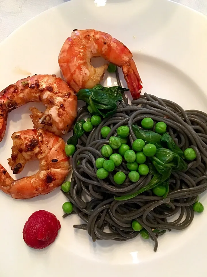 Vietnamese Prawns with Sepia Pasta and pees|Aliceさん