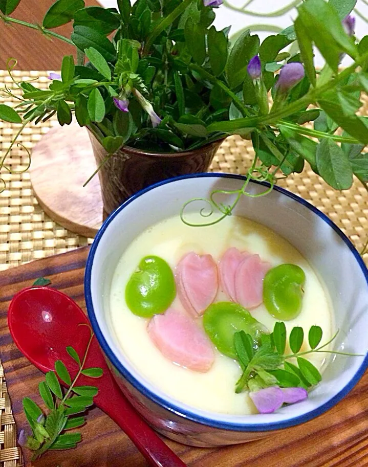 空豆とハムの茶碗蒸し                                                      ピーピー豆を添えて春を待ちます🌿|🌿ぴぴさん