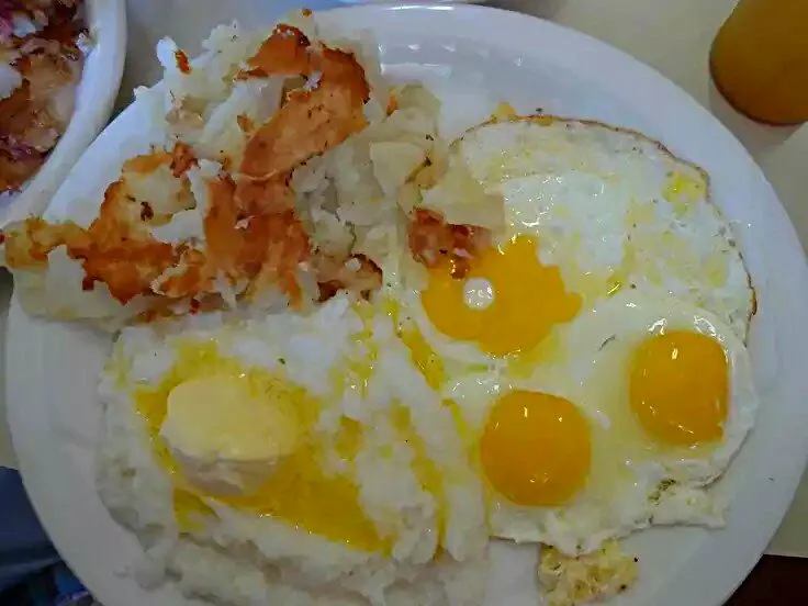 🌞🌞🌞🍳Rise & Shine #Breakfast🍳🌞🌞🌞 Southern Grits, Potato Hash & #Eggs at Johnny Bs #Diner #Breakfast/Brunch 🍳 🍳|Alisha GodsglamGirl Matthewsさん