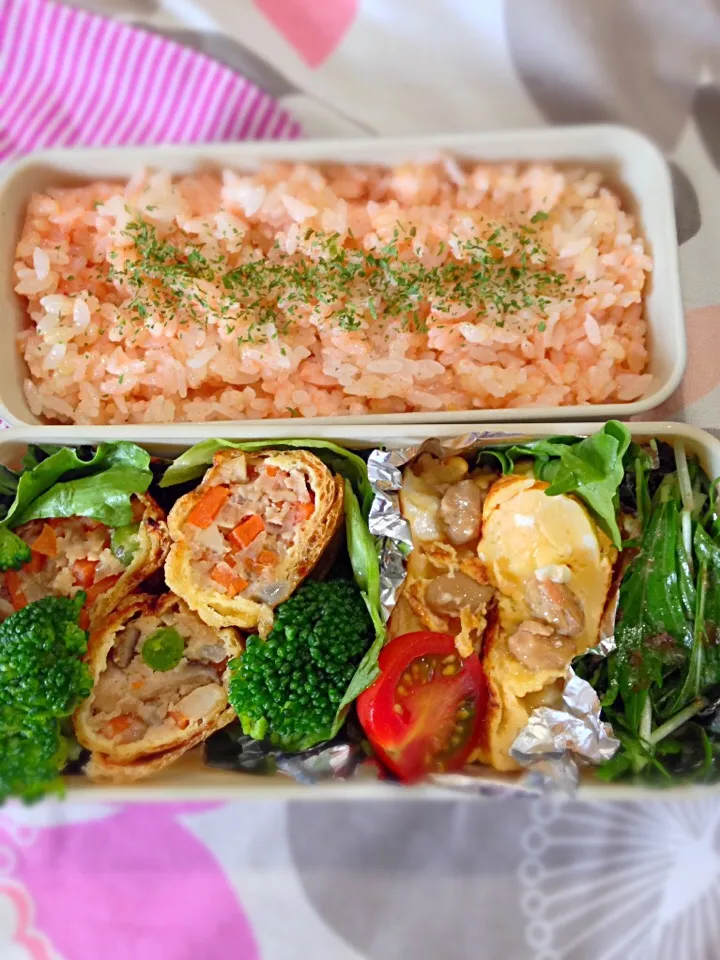 Snapdishの料理写真:ちびのお稽古弁当。信太巻き、納豆たまごやき。たらこバターごはん。|泡子さんさん