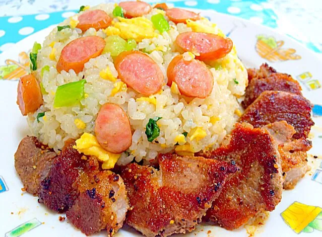 揚げにんにくとペッパーの豚肉とソーセージチャハン - Fried galic & pepper pork and Sausage fried rice 😋❤️✨|Liezlさん