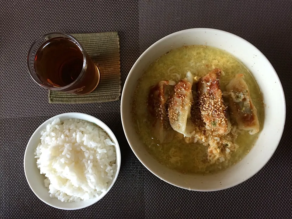 塩餃子ラーメンライス|ばーさんさん