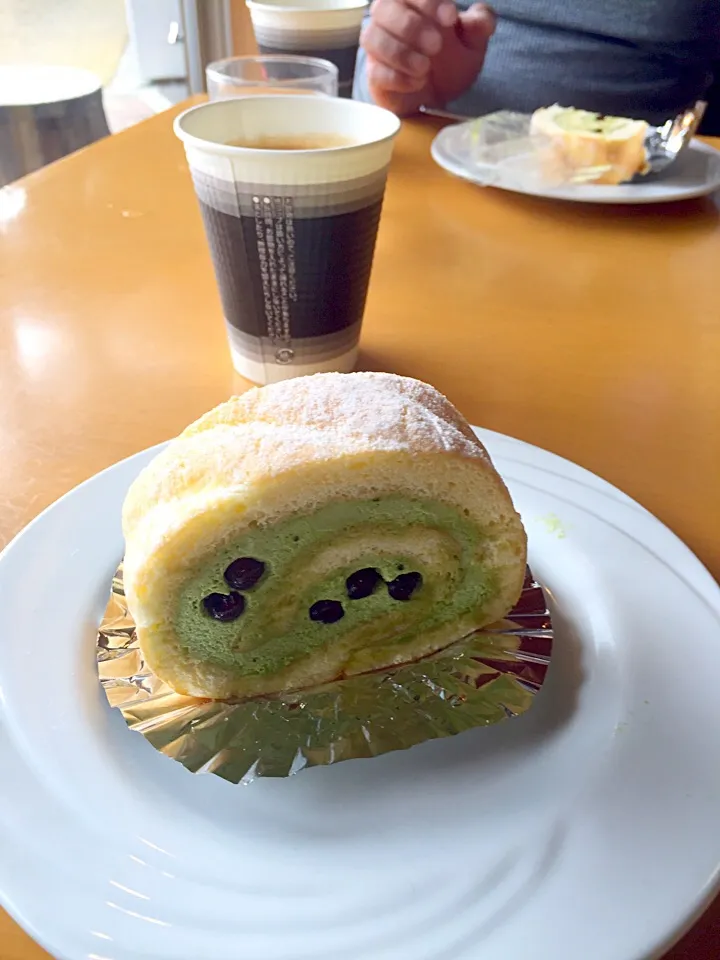 抹茶ロールケーキ😍|きのすけ〜さん