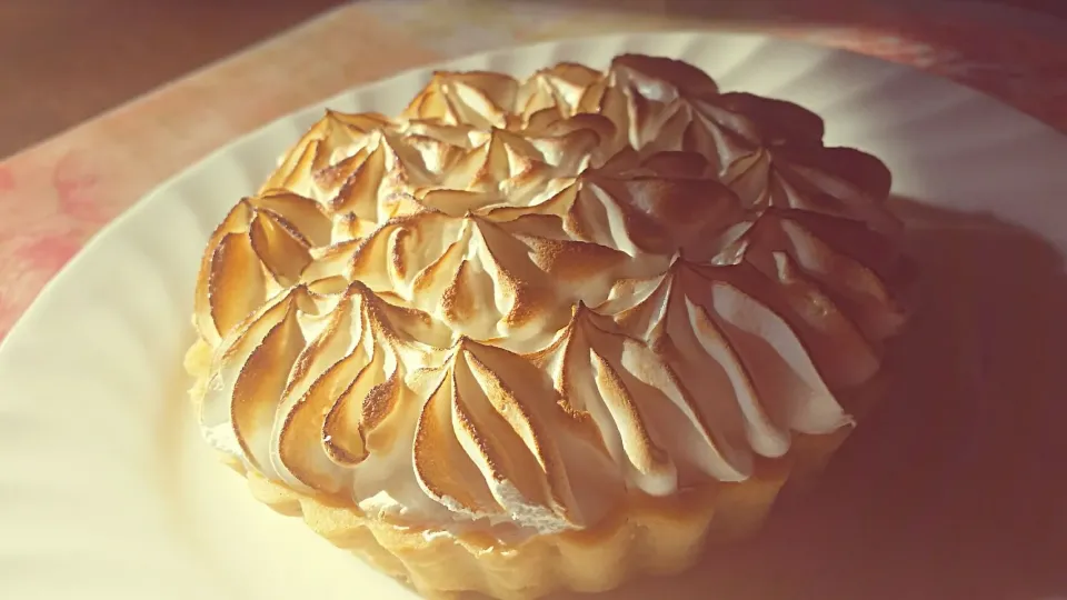 Saturday morning breakfast from Sucrose bakery in St. Charles, Missouri, USA.   My favorite lemon meringue tart.|Jihollandさん