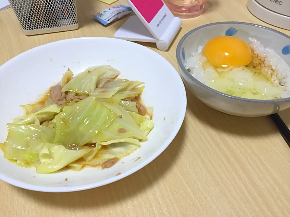 ツナとキャベツのレンジ和えと卵かけごはん|かなぽさん