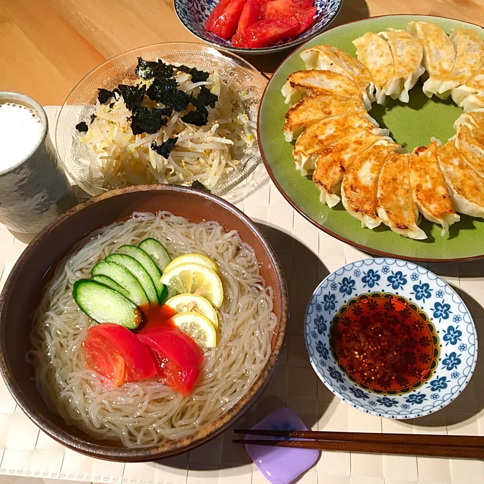 晩ごはん🍚
餃子
韓国冷麺
もやしナムル|ba.a.ba_キッチンさん