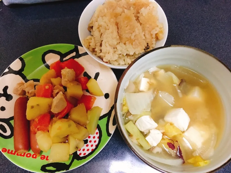 炊き込み御飯
お味噌
ジャガイモのコンソメ煮|ミキティさん