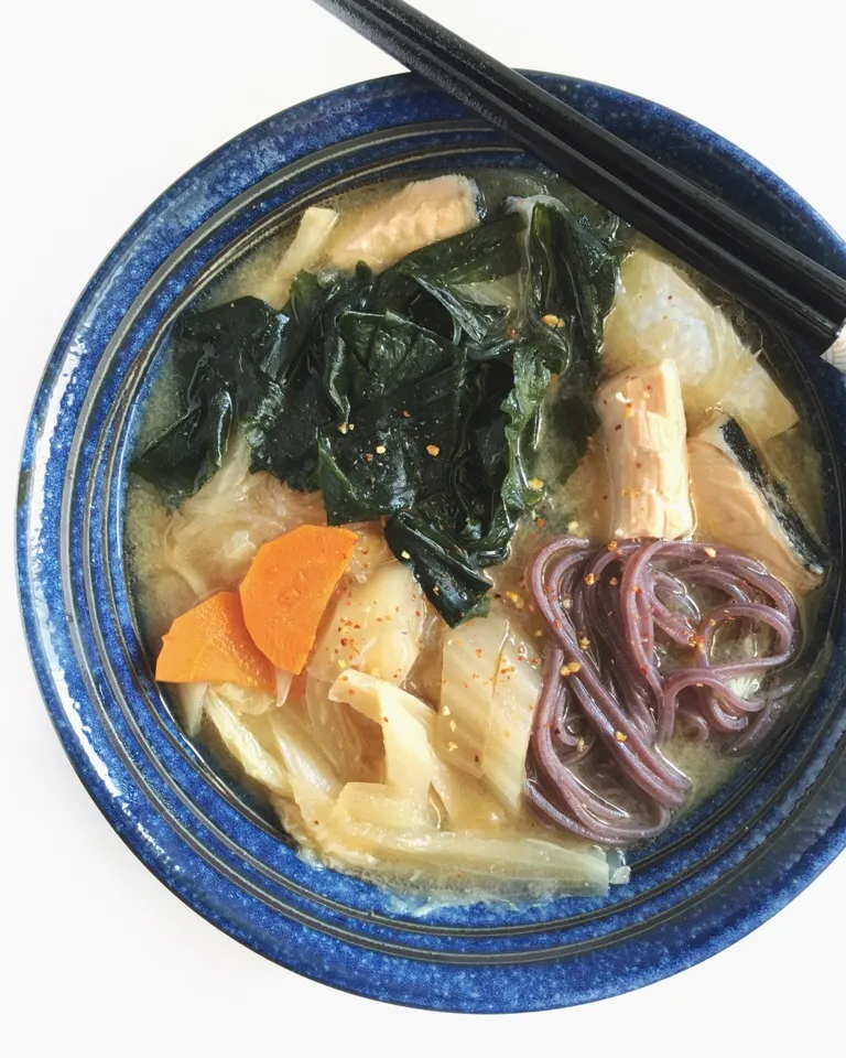 Salmon miso soup with black rice noodles|coxiella24さん