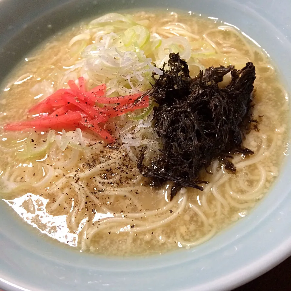 超濃厚豚骨ラーメン 岩海苔トッピング。|hiroさん