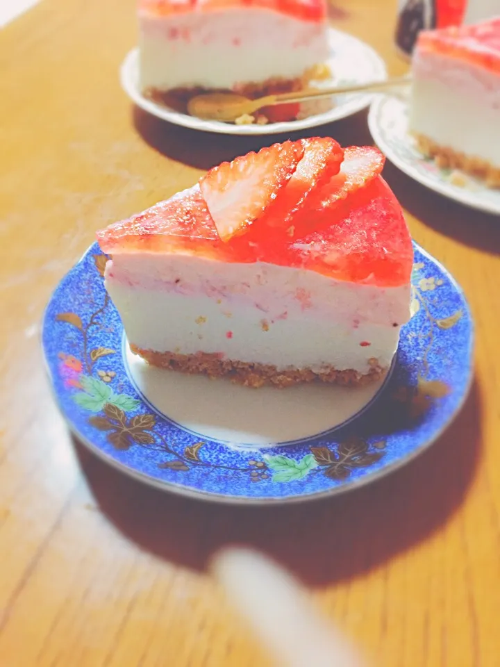 いちごムースとレアチーズケーキ♡|M♡さん
