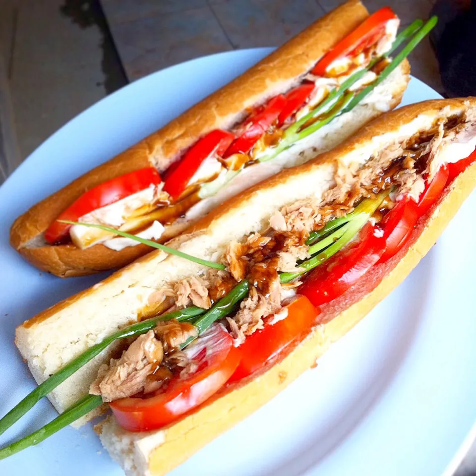 3 minutes Tuna mayo teriyaki baguette
#eatinthai|Eat in Thaiさん