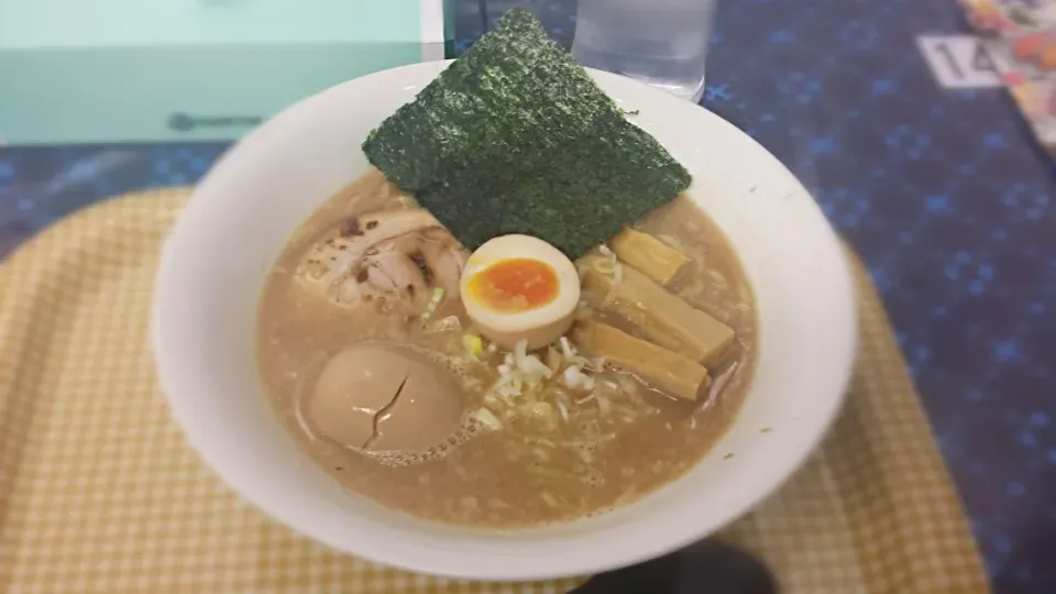 光麺　豚骨醤油らーめん|さとみさん