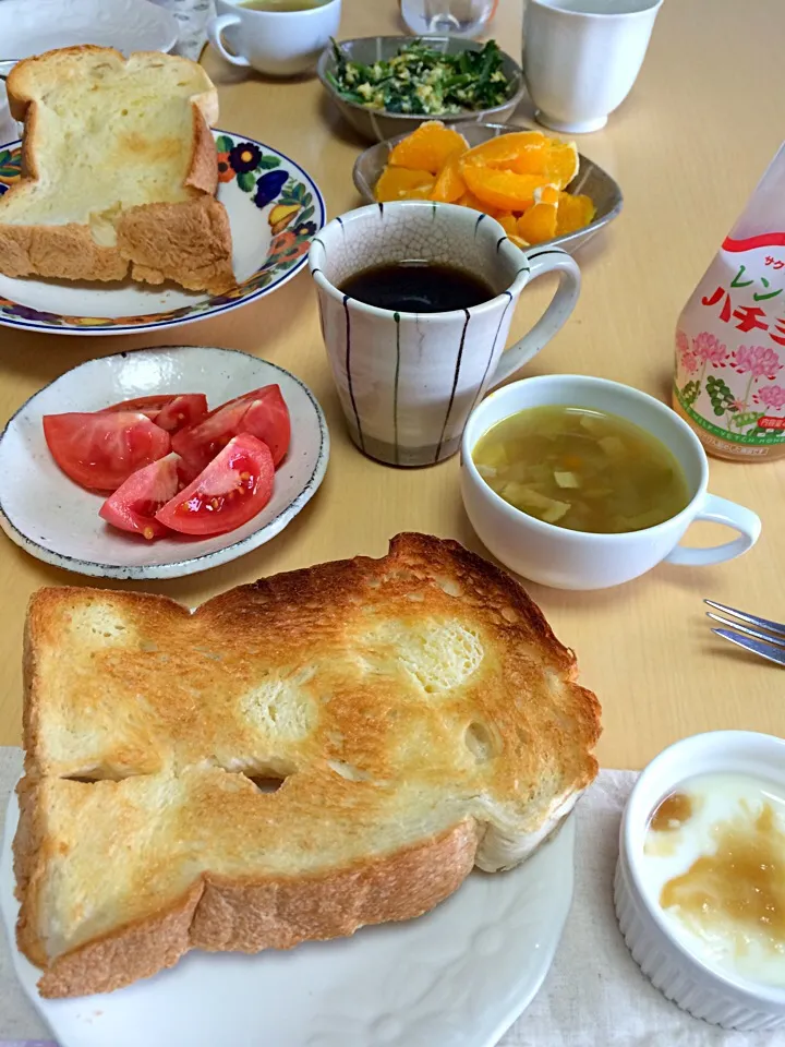 朝ごはん  長男今日から幼稚園入園。いっぱい食べて行ってきてね！|小野田未歩さん