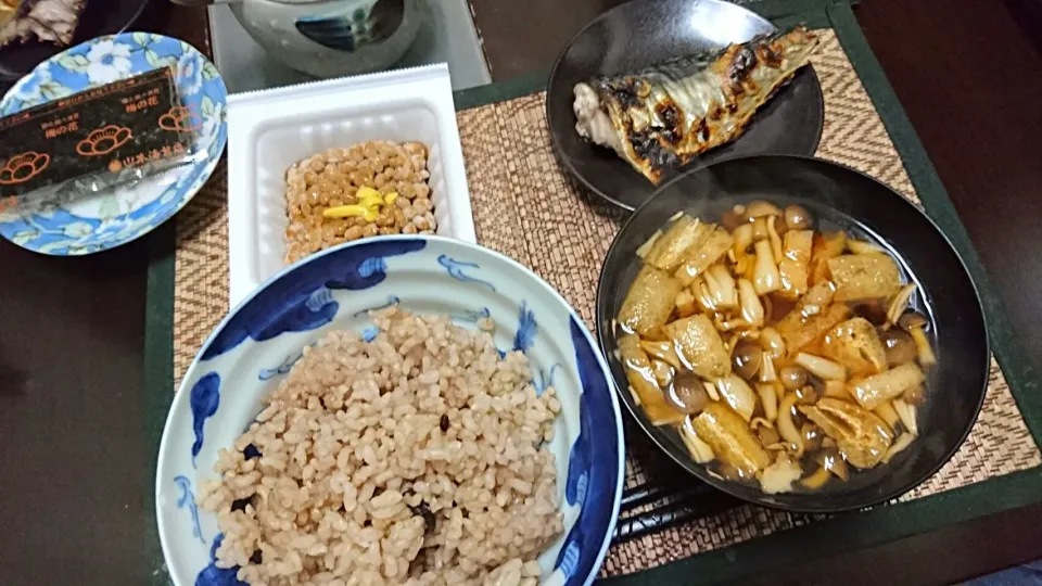 Snapdishの料理写真:納豆&鯖塩焼き&シメジの味噌汁|まぐろさん