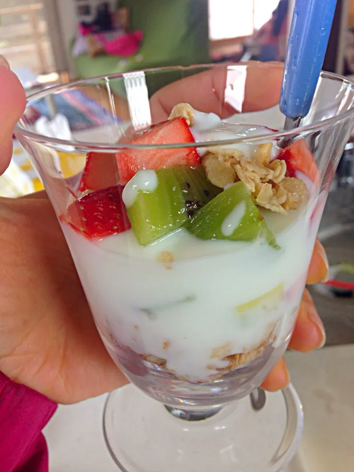 Snapdishの料理写真:Yoghurt fruits granola|viviさん