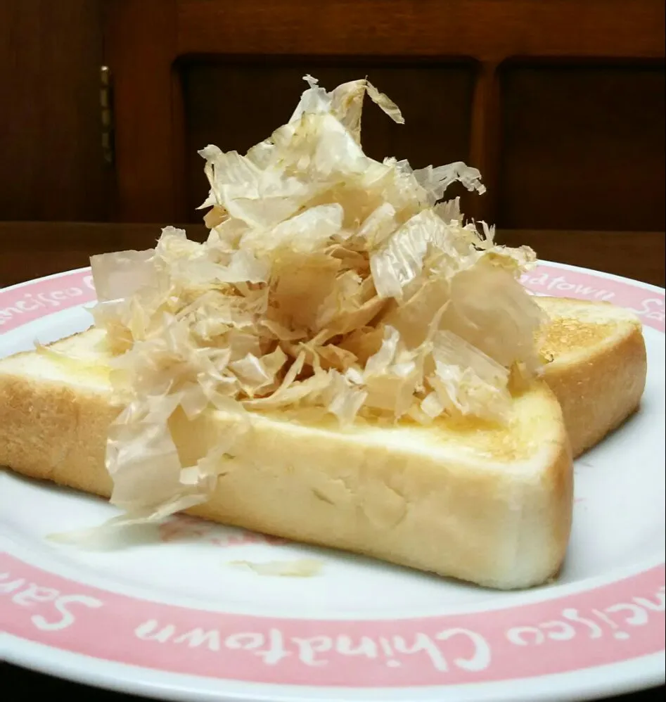 Snapdishの料理写真:花ふわりバタートースト🍞|あらいぐまのしっぽさん