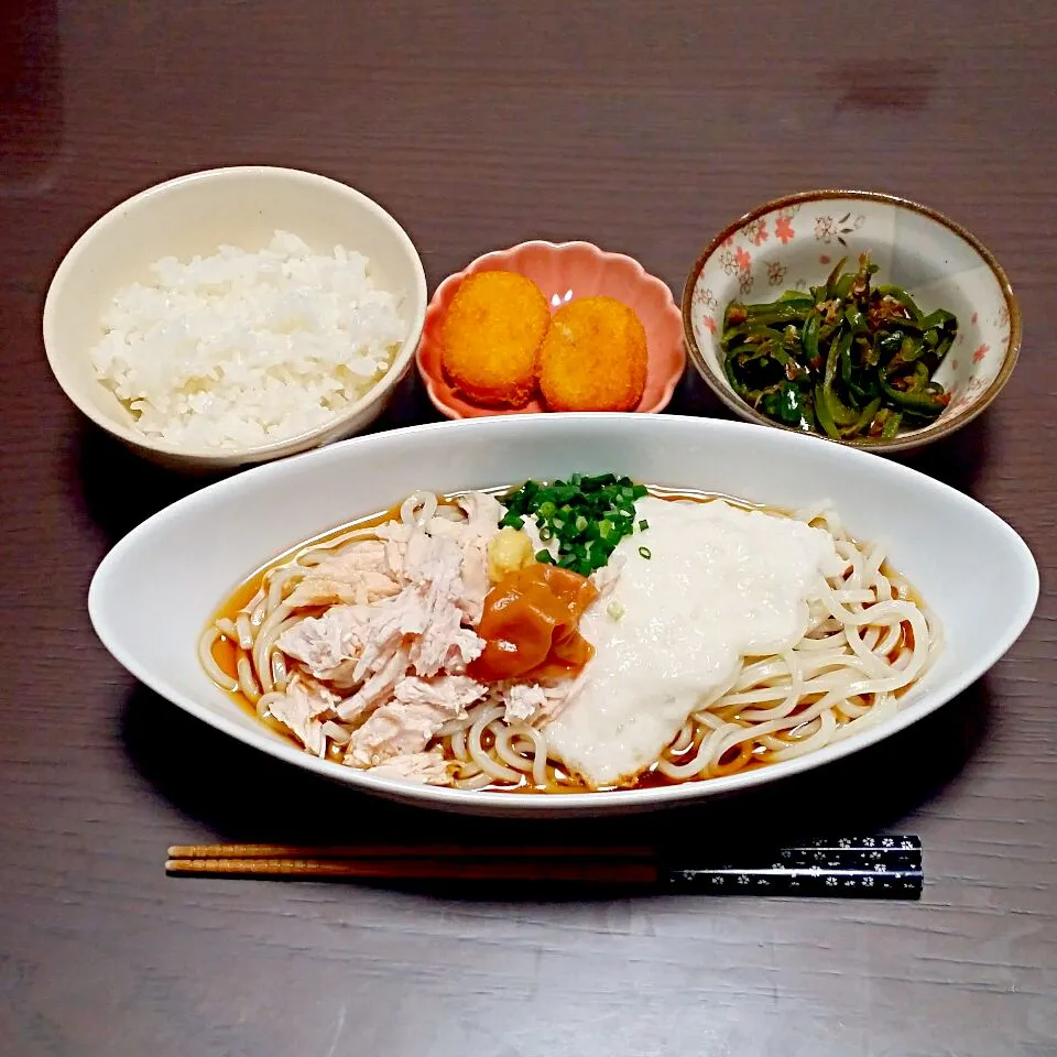 Snapdishの料理写真:梅ささみとろろぶっかけうどんの夜ご飯♡|Mami.Nさん