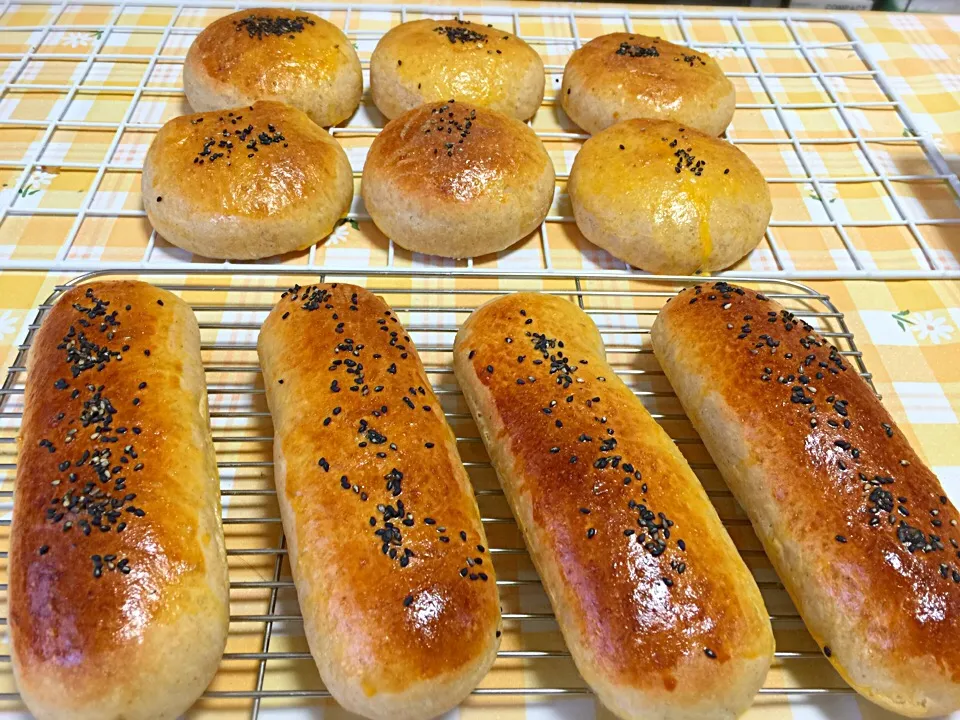 Snapdishの料理写真:🍞特製米ヌカ入パン
🍔朝食用バンズ🌭|Asa Eiさん