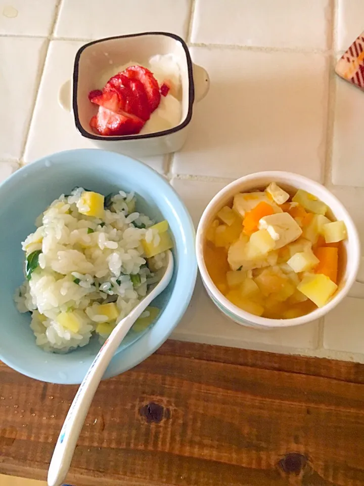 Snapdishの料理写真:離乳食 中期 朝食
＊さつまいもと小松菜のおかゆ
＊具沢山味噌汁
＊ヨーグルト|さとみさん