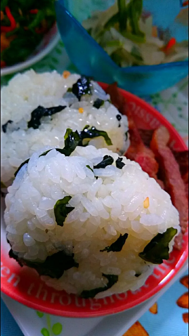 わかめおにぎり🍙|メイメイda.さん