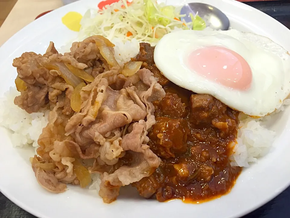 昼は選択の余地が少ないので坦々エッグプレート🍛シンプルに牛丼の方が良かったかなぁ…|にゃあ（芸名）さん