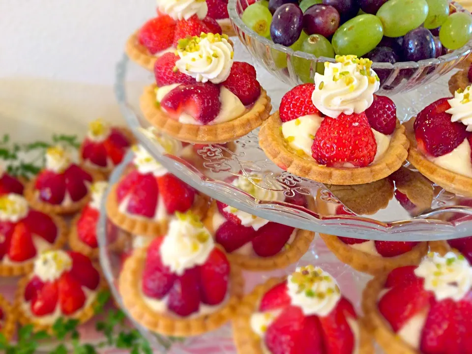 Strawberry tartlets|cheesyさん