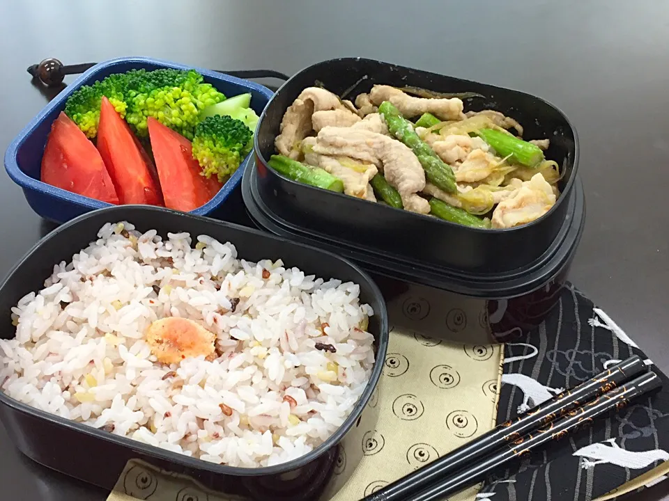 今日のお弁当!  (^-^)
アスパラと豚肉、みょうがの味噌炒め弁当|Kei Satoさん