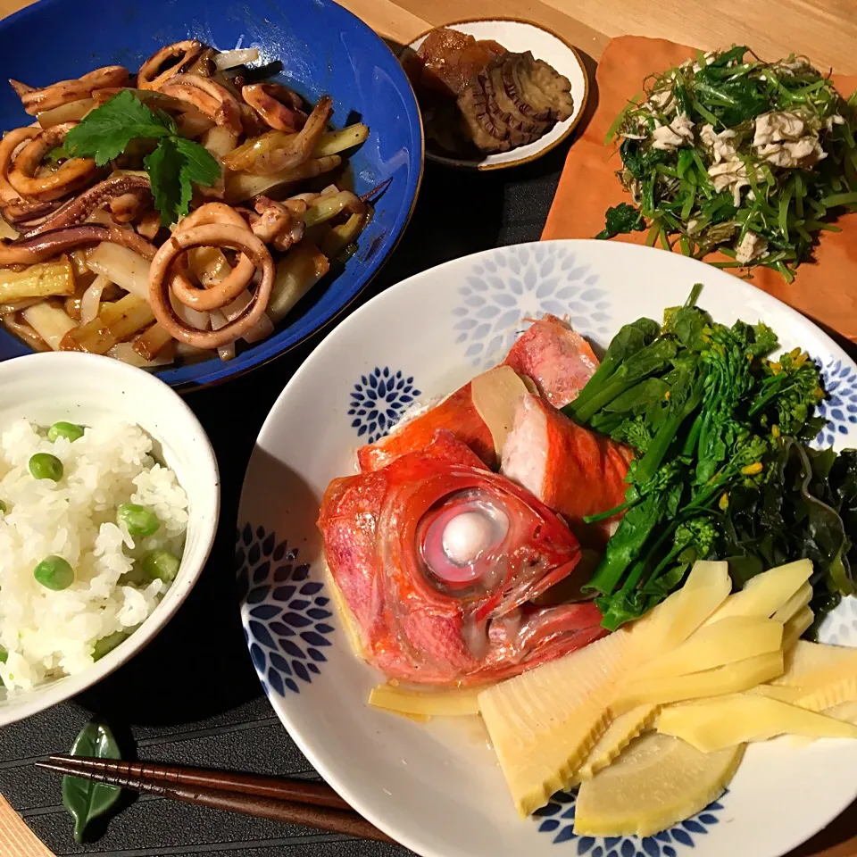 晩ごはん🍴
金目酒蒸し
イカとネギ味噌炒め(ナンプラー風味)
ささみ、三つ葉、かごめ昆布梅酢和え
豆ごはん|ba.a.ba_キッチンさん