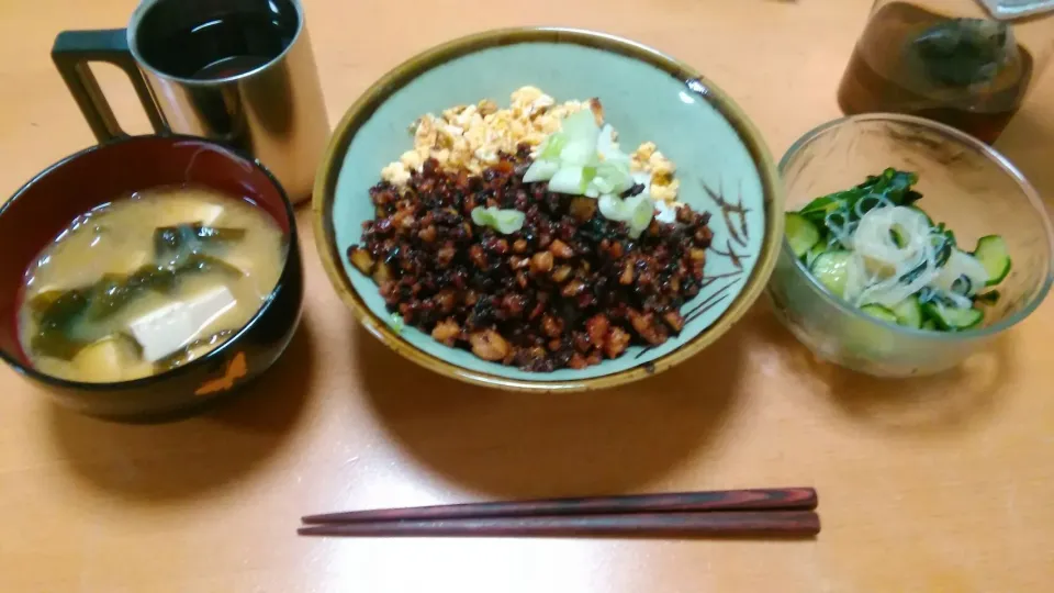 そぼろご飯 
味噌汁
酢の物|ざきさん