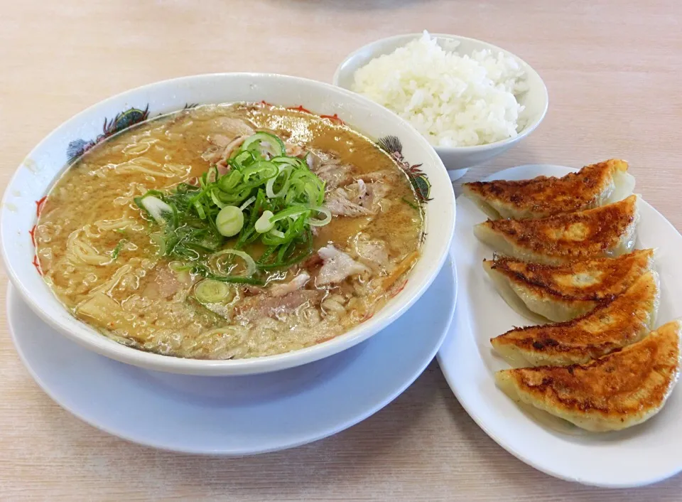 大好きな来来亭の餃子定食、こってりに
久しぶり美味しかった。🏥の帰り|Hiroshi  Kimuraさん