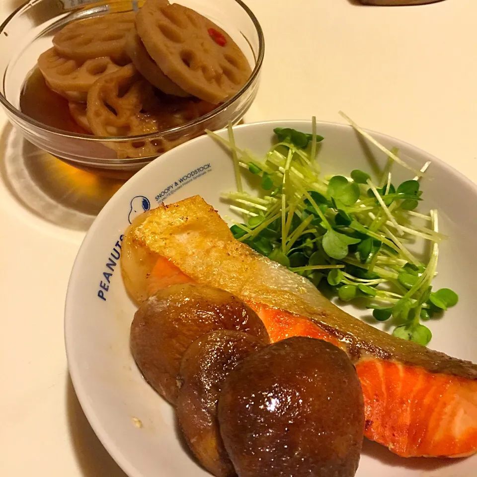 Snapdishの料理写真:サーモンソテーなど(◍•ڡ•◍)❤|いつみさん