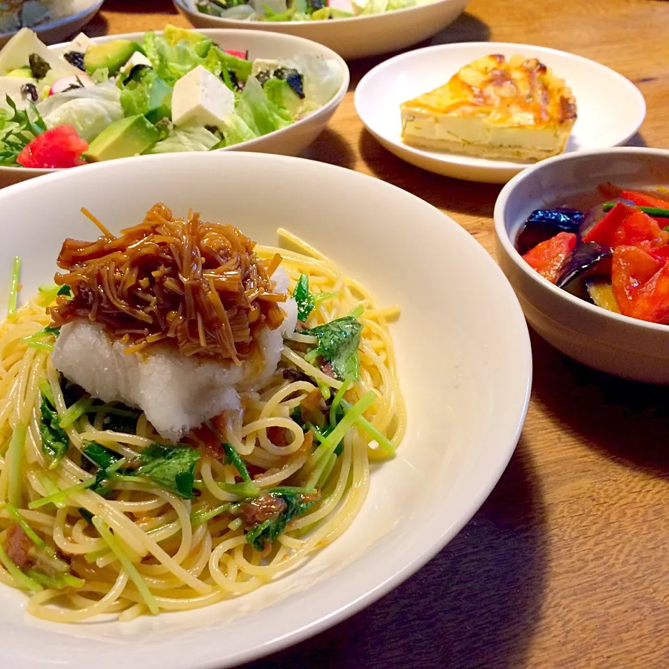 Snapdishの料理写真:vegan
梅干しと三つ葉のなめ茸おろしパスタ
ナスとトマトとアスパラの炒め物
豆腐とアボカドのサラダ
ジャガイモとディルのキッシュ|makiko_aさん