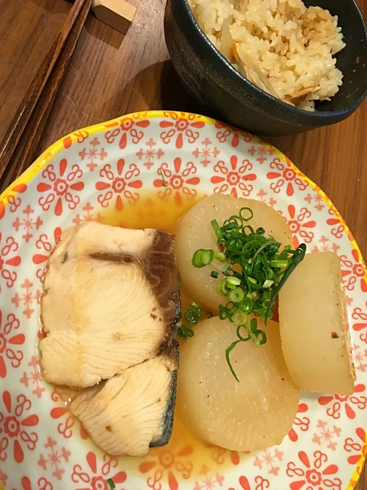 Snapdishの料理写真:ぶり大根 炊き込み御飯|はるさん