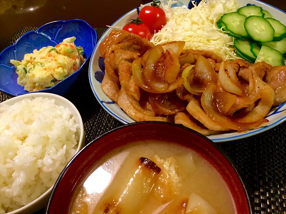 豚肉の生姜焼き定食
ヨーグルト入りポテトサラダ
根深汁|Jun  Sakamotoさん