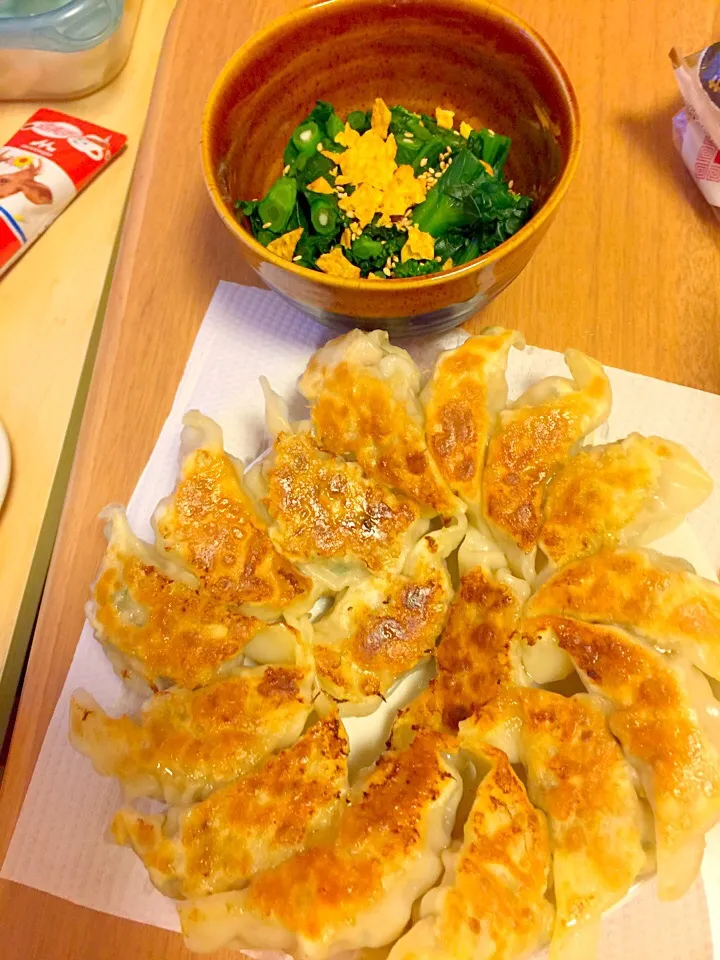 手作り餃子と菜の花のおひたし(ドンタコスのせ)|ミカさん