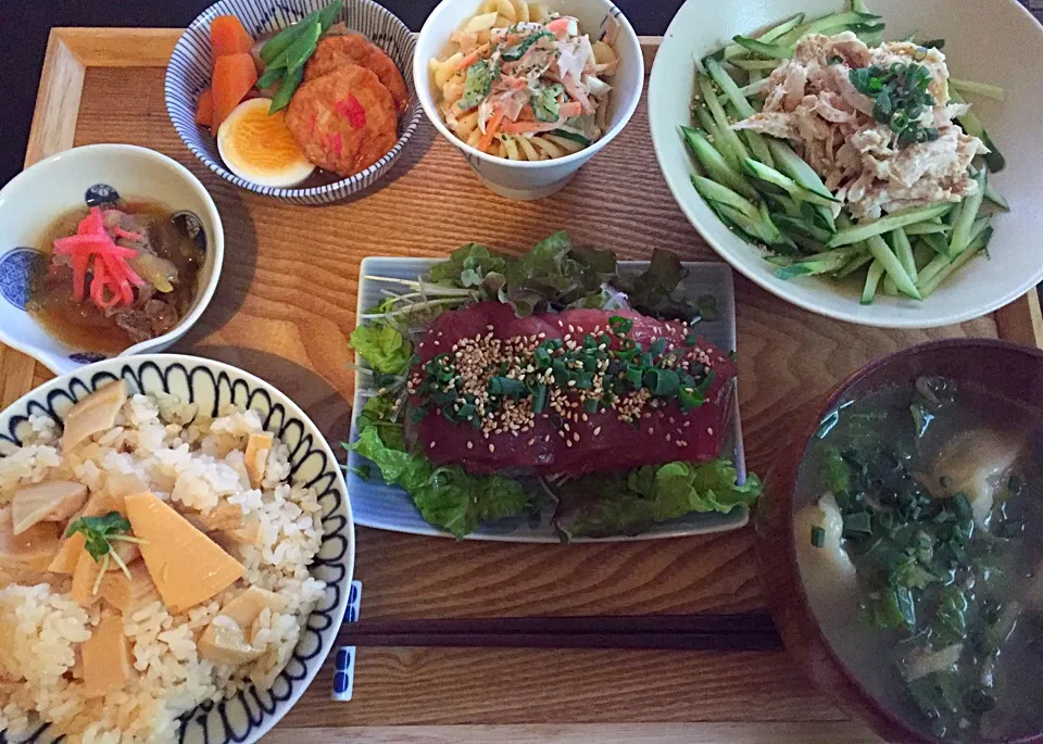 鰹のお刺身
棒棒鶏風サラダ
春キャベツと桜海老の水餃子スープ
たけのこごはん
残り物ちょこちょこ|ayumiさん