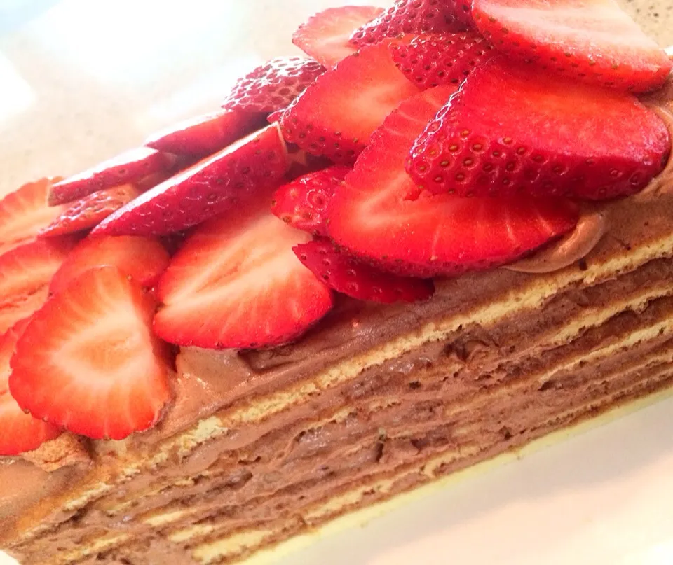 chocolate layer cake with strawberry ✴︎ 🍓チョコレートケーキ|miyaponさん