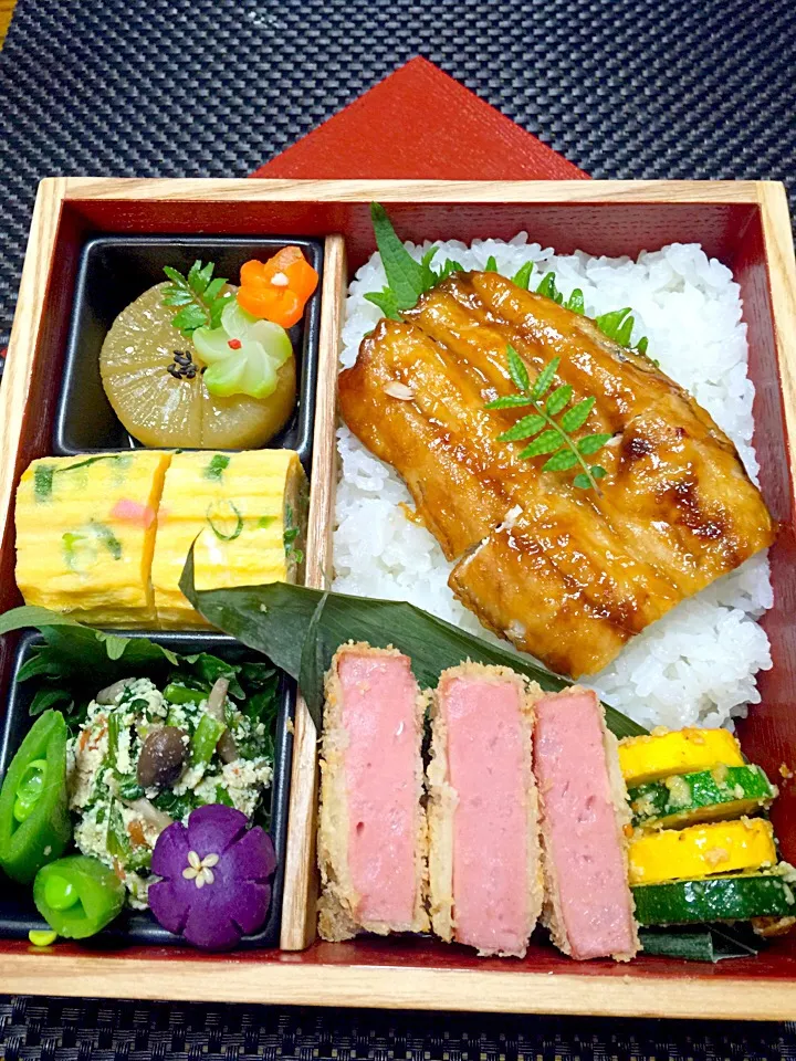 Snapdishの料理写真:イワシ蒲焼弁当💕|Mayumi Konishiさん