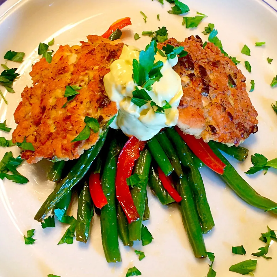 Salmon patties with homemade ginger mayo|Casey Murrellさん