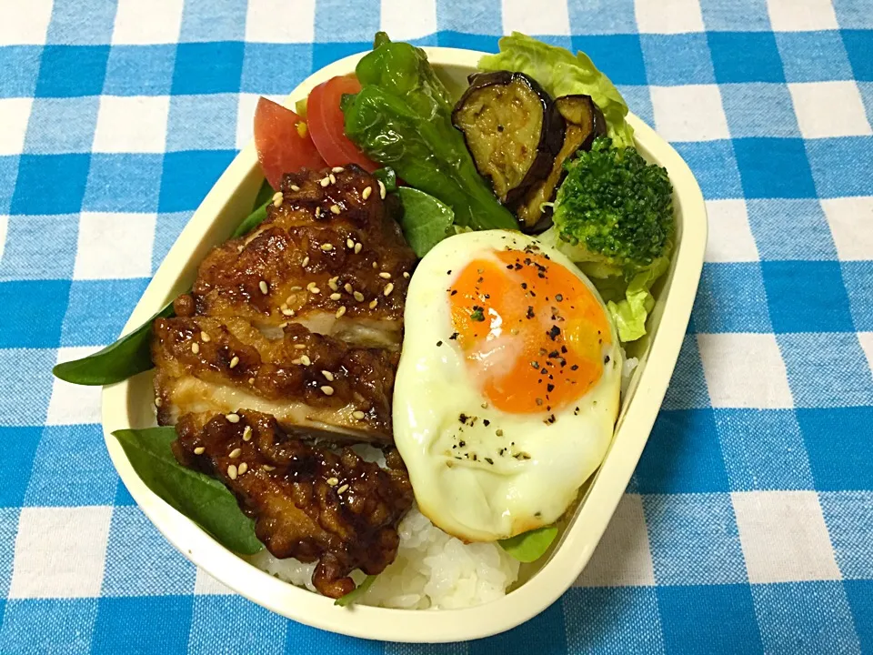 唐揚げ丼（コチュジャンソース、揚げナス、シシトウ付き）|jackybeanさん