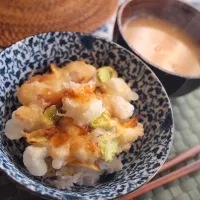 Snapdishの料理写真:山芋のかき揚げ丼 朝ごはん|shizuhoさん